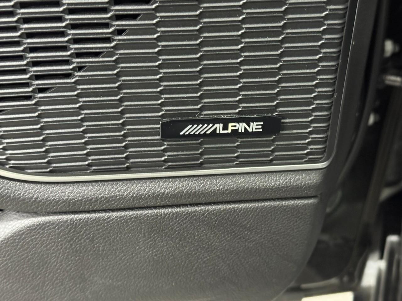 Jeep Grand Cherokee L Vehicle Full-screen Gallery Image 25