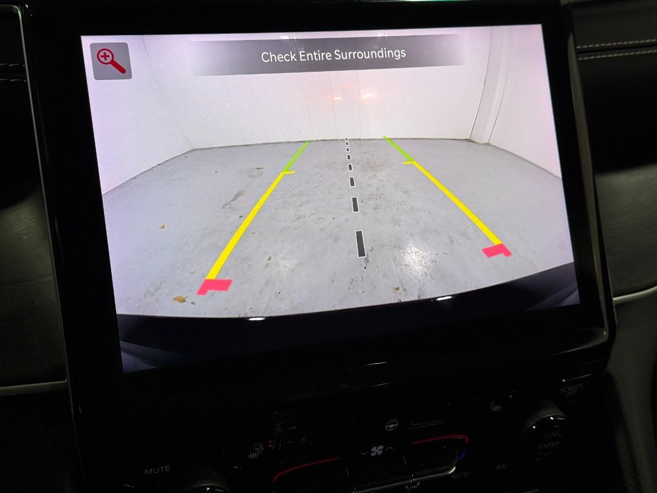 Jeep Grand Cherokee L Vehicle Full-screen Gallery Image 33