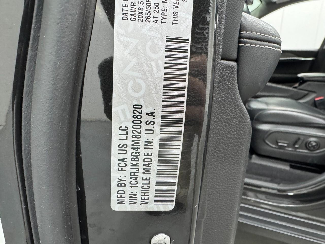 Jeep Grand Cherokee L Vehicle Full-screen Gallery Image 34