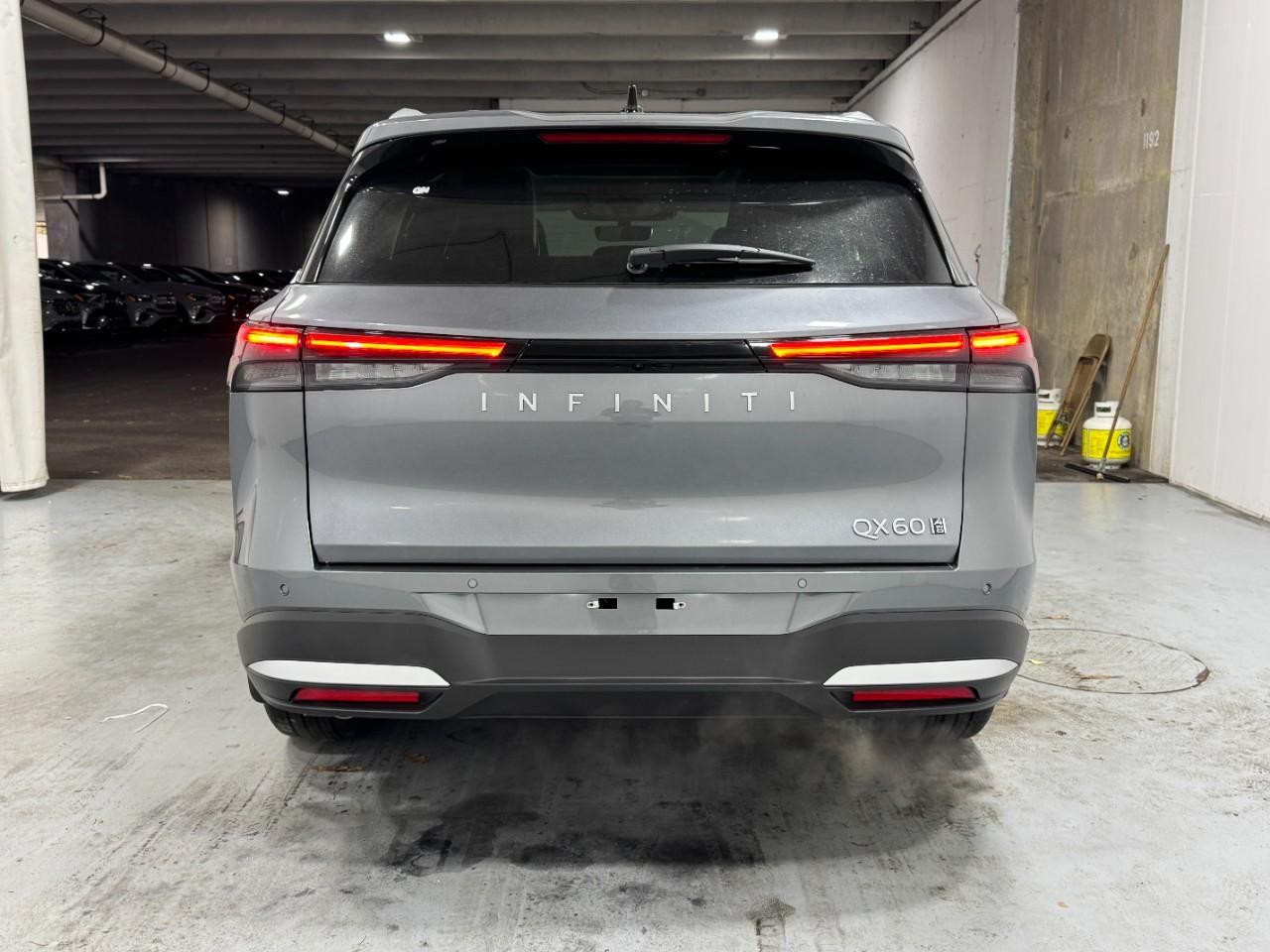 INFINITI QX60 Vehicle Full-screen Gallery Image 10