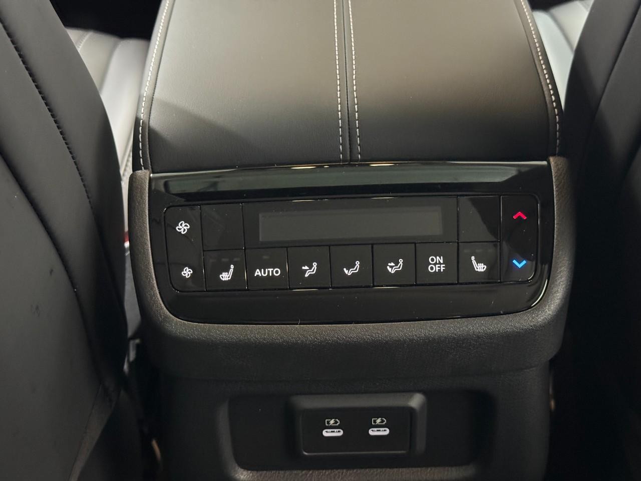 INFINITI QX60 Vehicle Full-screen Gallery Image 13