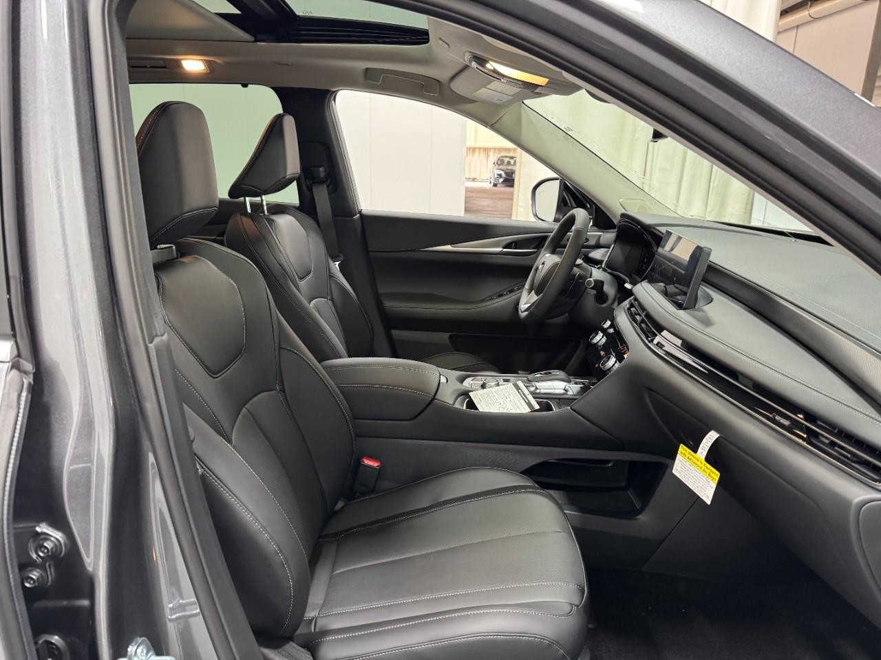 INFINITI QX60 Vehicle Full-screen Gallery Image 21