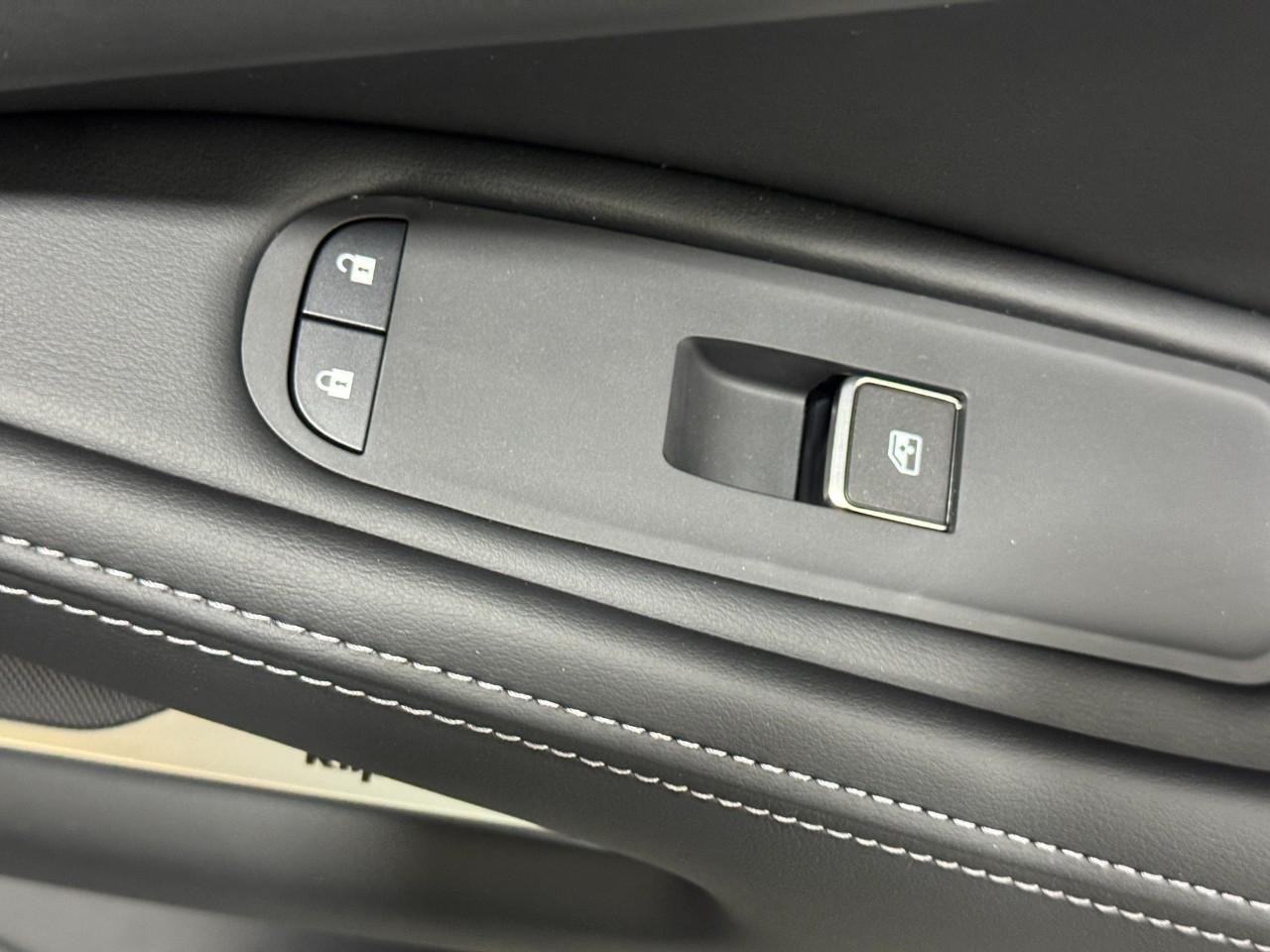 INFINITI QX60 Vehicle Full-screen Gallery Image 24