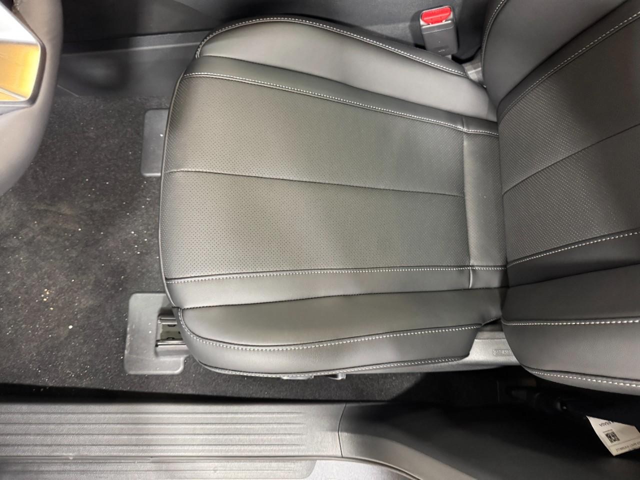 INFINITI QX60 Vehicle Full-screen Gallery Image 29