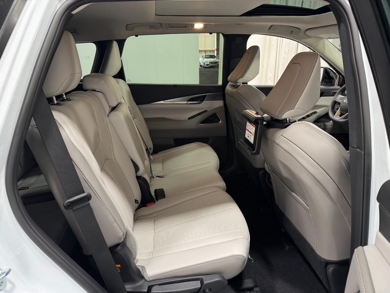 INFINITI QX60 Vehicle Full-screen Gallery Image 12