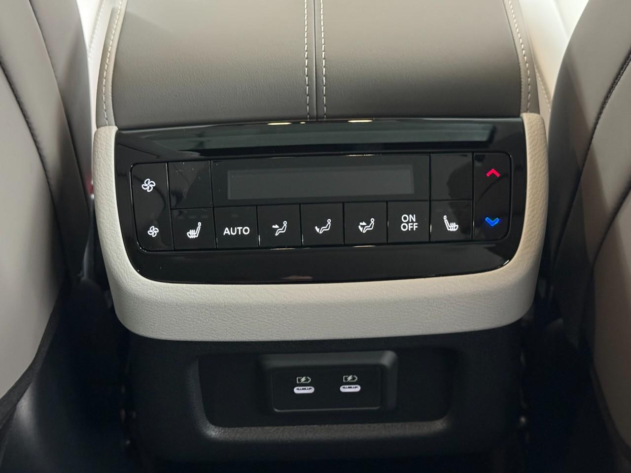 INFINITI QX60 Vehicle Full-screen Gallery Image 13