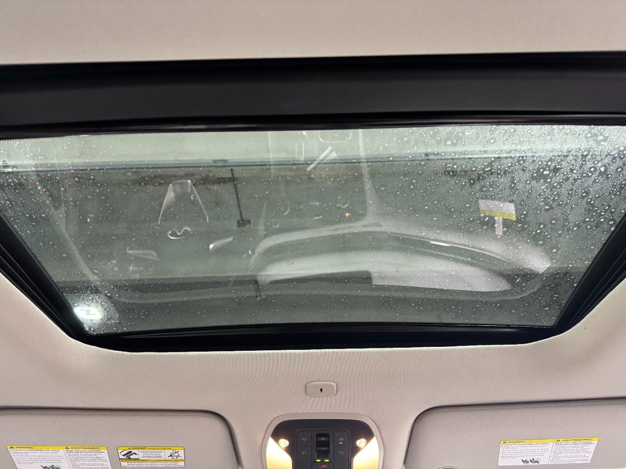 INFINITI QX60 Vehicle Full-screen Gallery Image 14