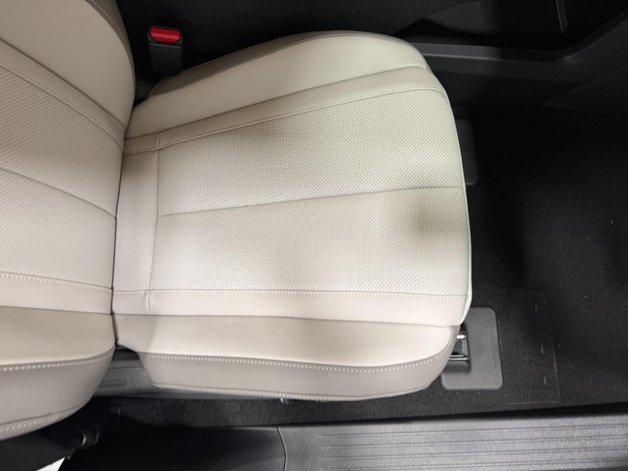 INFINITI QX60 Vehicle Full-screen Gallery Image 22