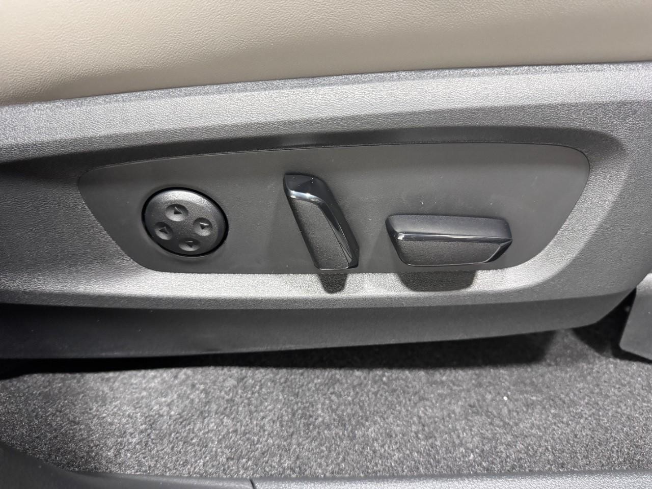 INFINITI QX60 Vehicle Full-screen Gallery Image 23