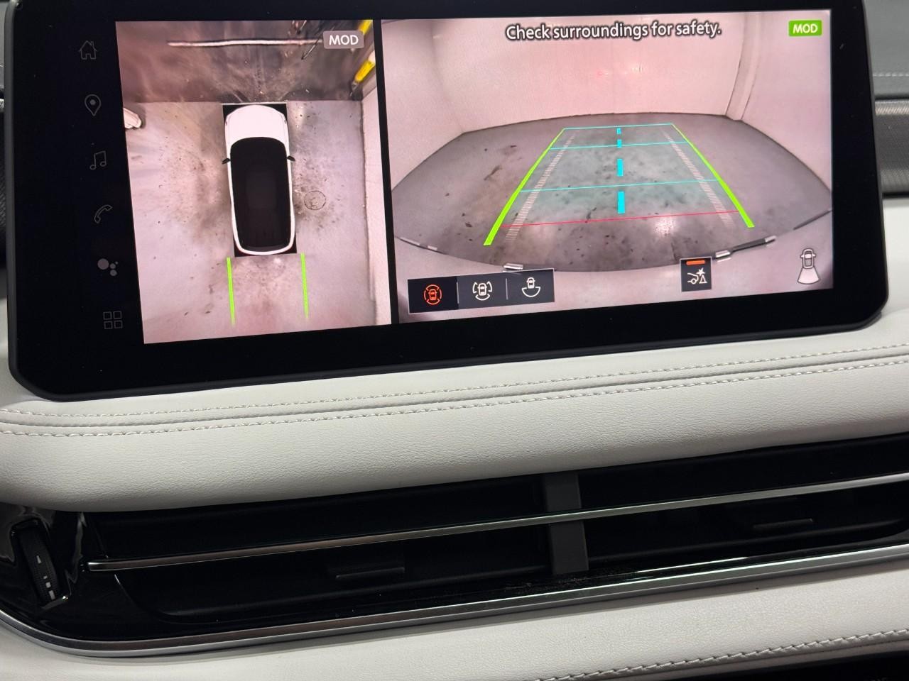 INFINITI QX60 Vehicle Full-screen Gallery Image 36