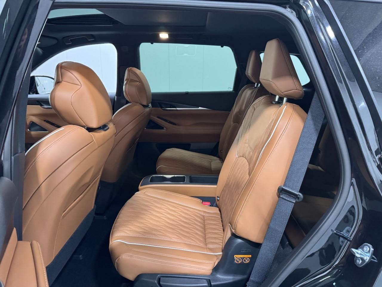 INFINITI QX60 Vehicle Full-screen Gallery Image 9