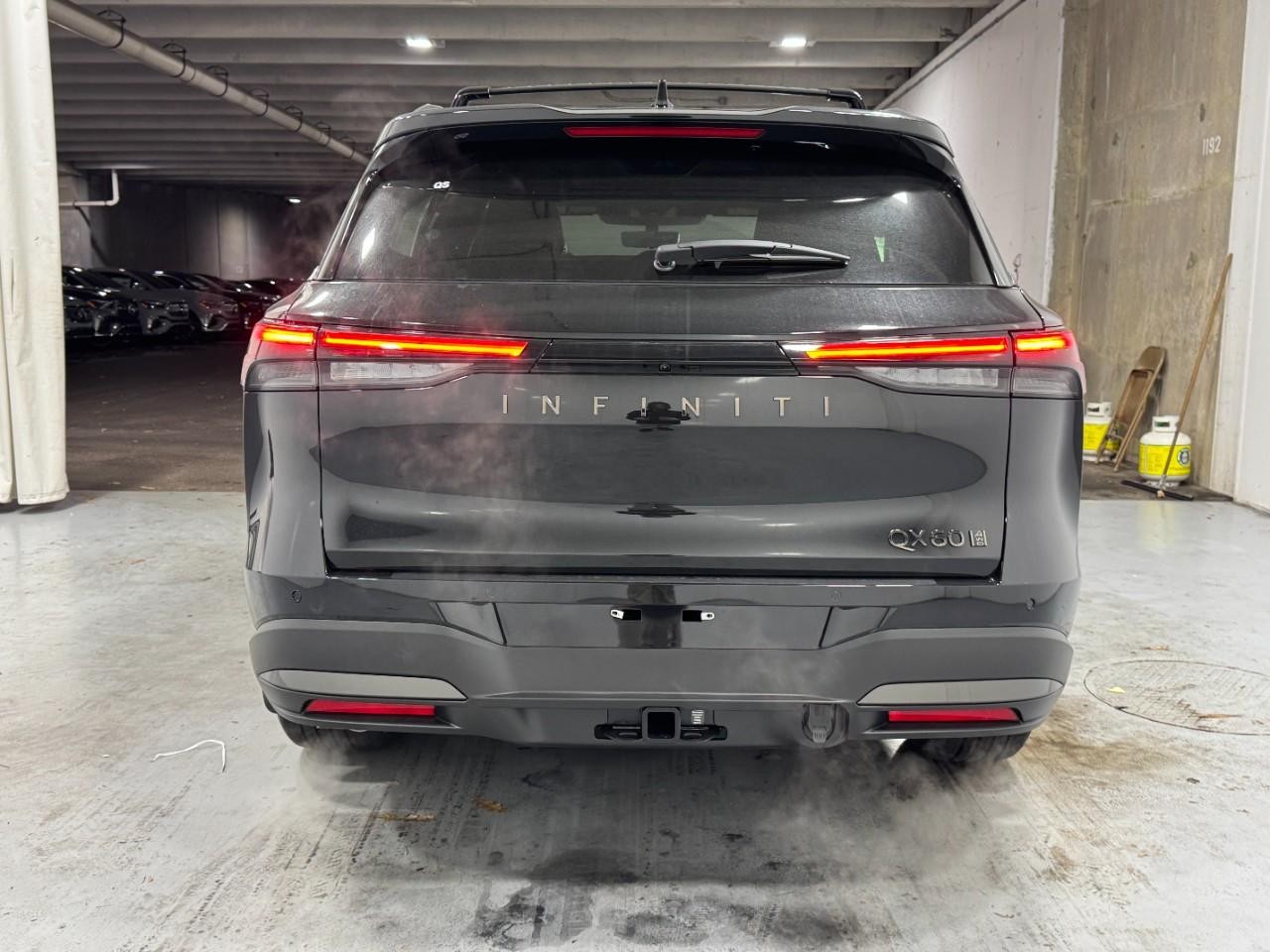 INFINITI QX60 Vehicle Full-screen Gallery Image 10