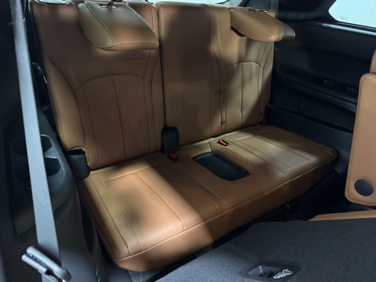 INFINITI QX60 Vehicle Full-screen Gallery Image 11