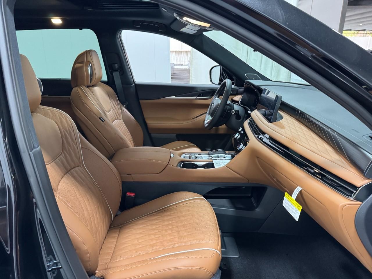 INFINITI QX60 Vehicle Full-screen Gallery Image 21