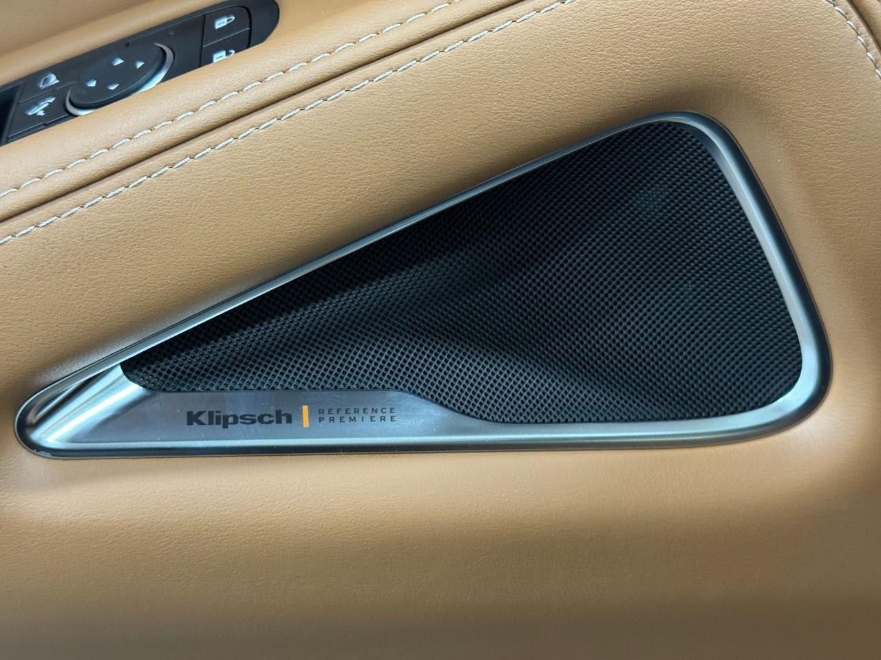 INFINITI QX60 Vehicle Full-screen Gallery Image 28