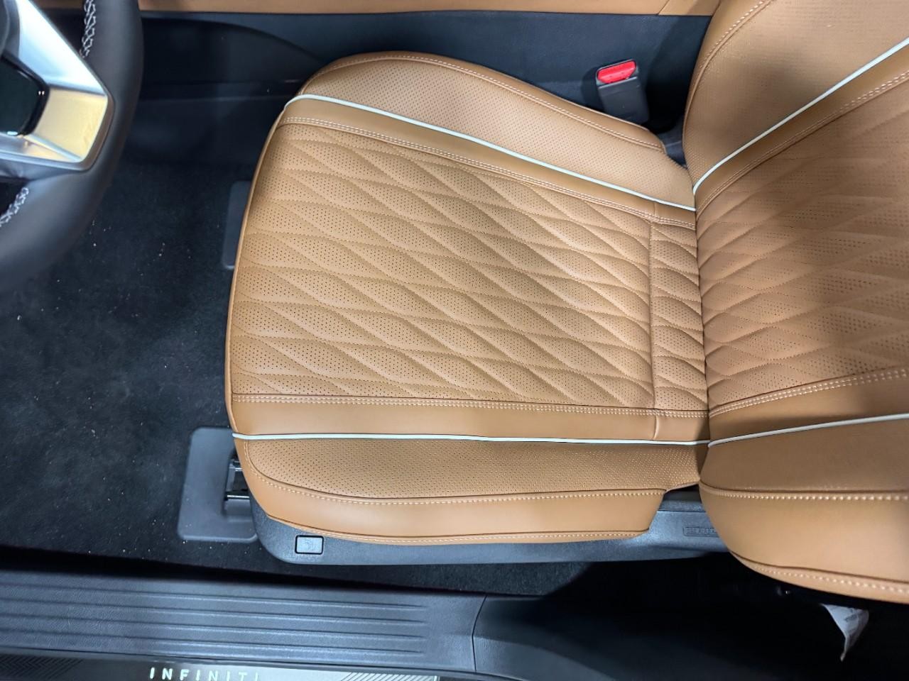 INFINITI QX60 Vehicle Full-screen Gallery Image 30