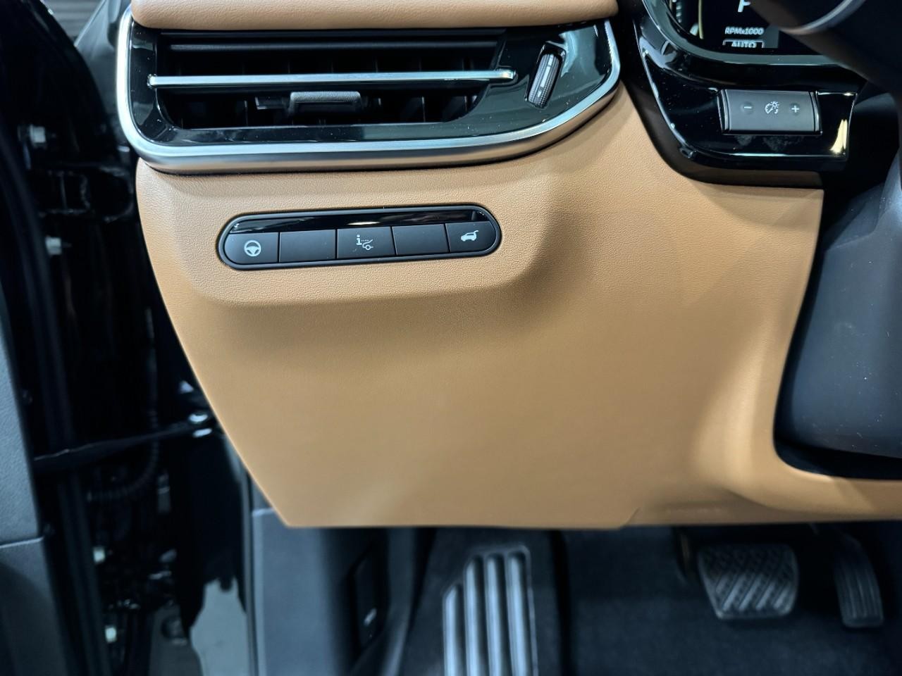 INFINITI QX60 Vehicle Full-screen Gallery Image 32