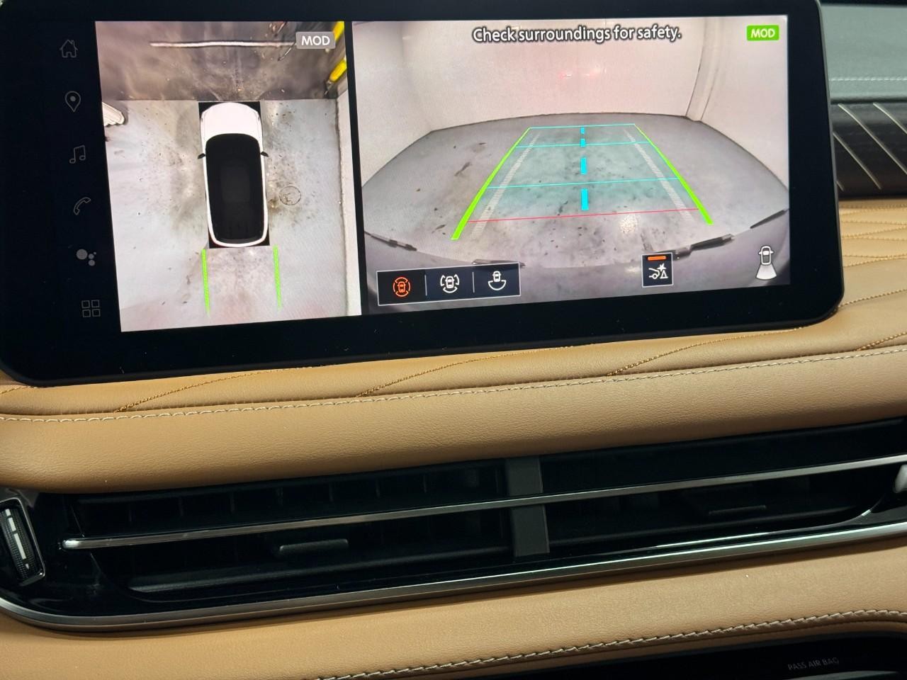 INFINITI QX60 Vehicle Full-screen Gallery Image 36