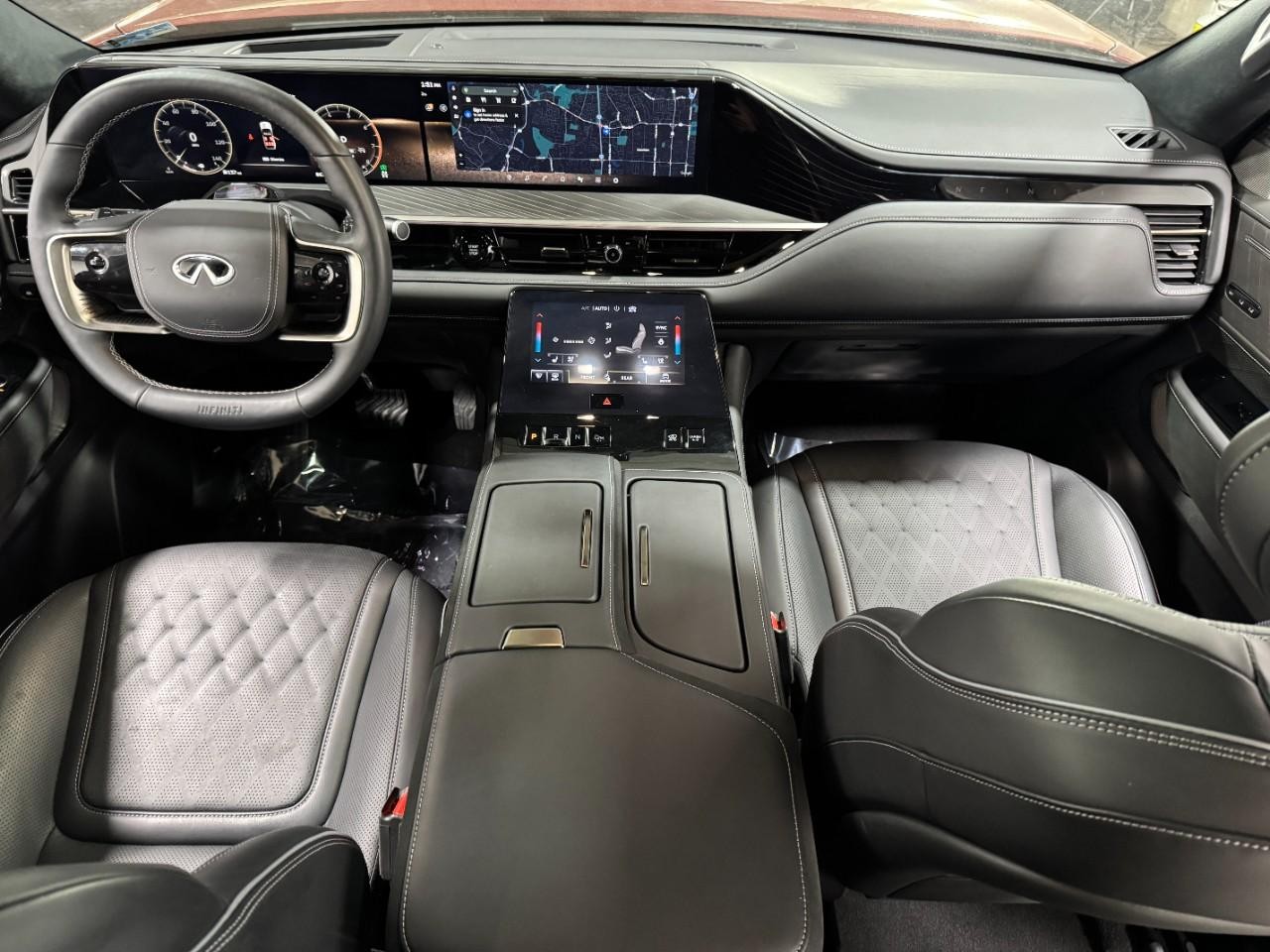 INFINITI QX80 Vehicle Full-screen Gallery Image 15