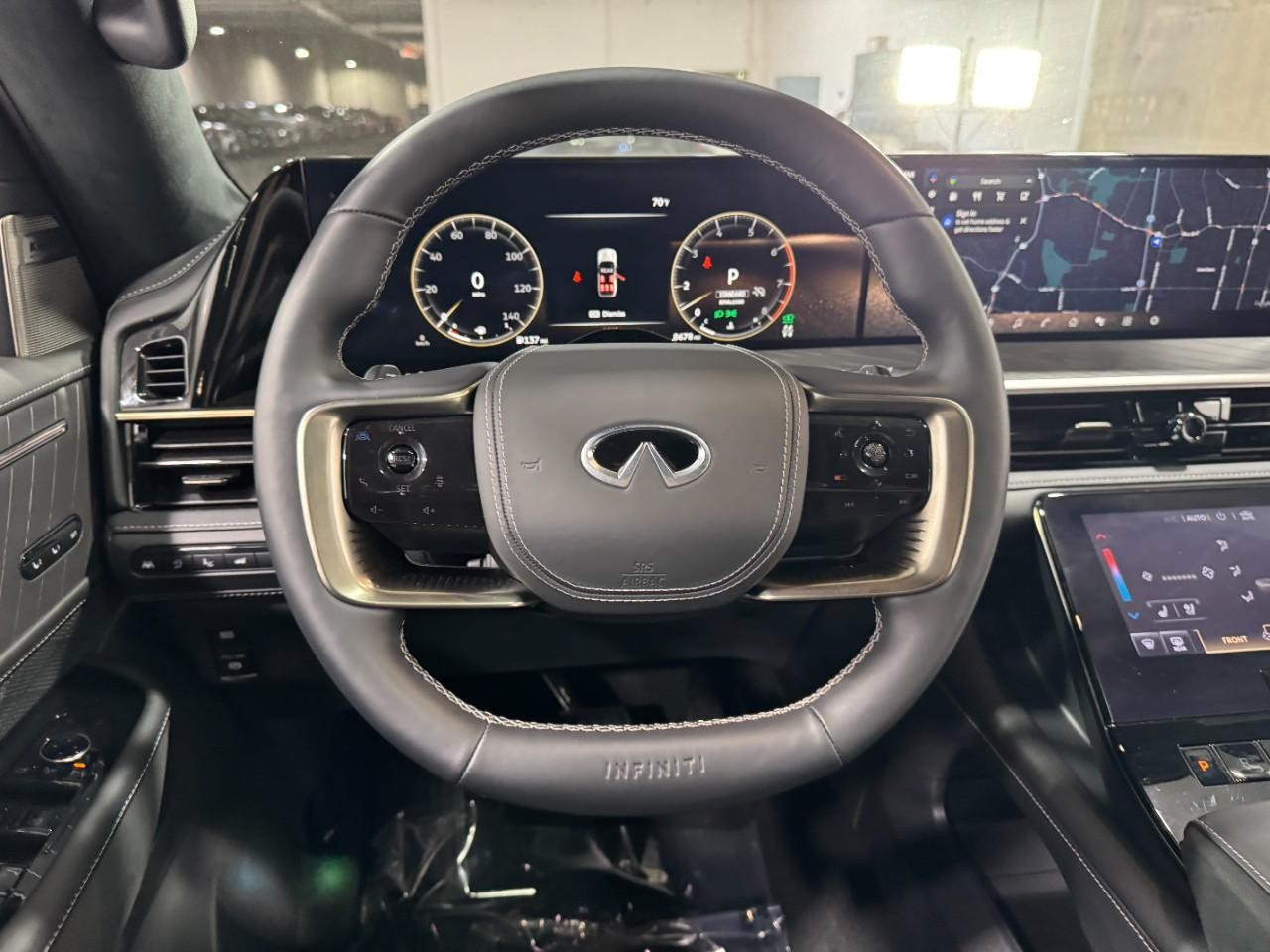 INFINITI QX80 Vehicle Full-screen Gallery Image 16