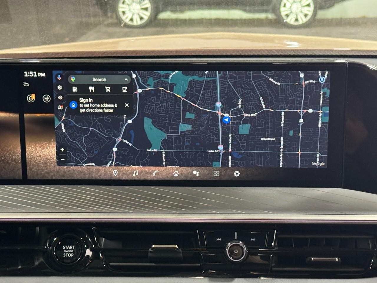 INFINITI QX80 Vehicle Full-screen Gallery Image 17