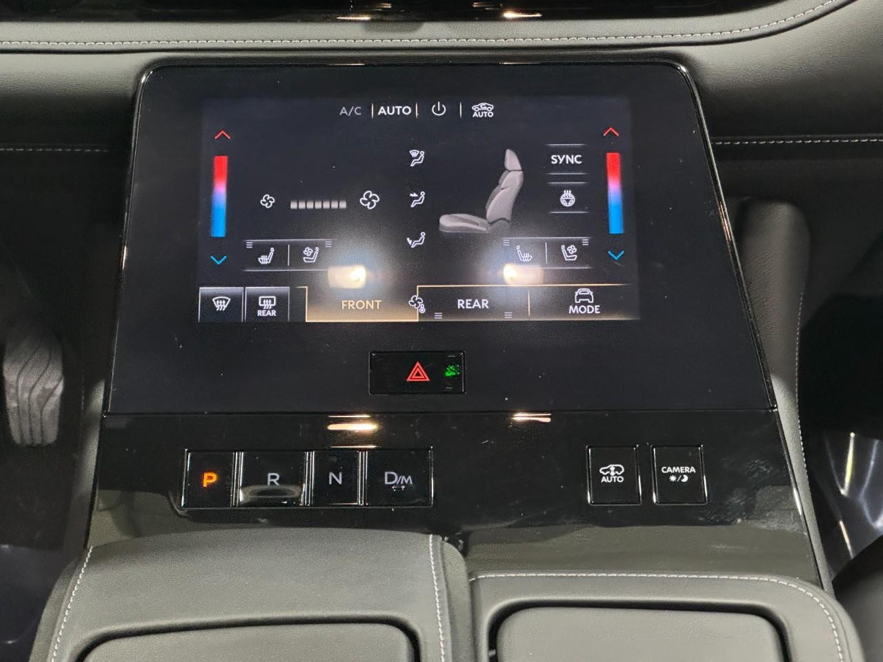 INFINITI QX80 Vehicle Full-screen Gallery Image 18