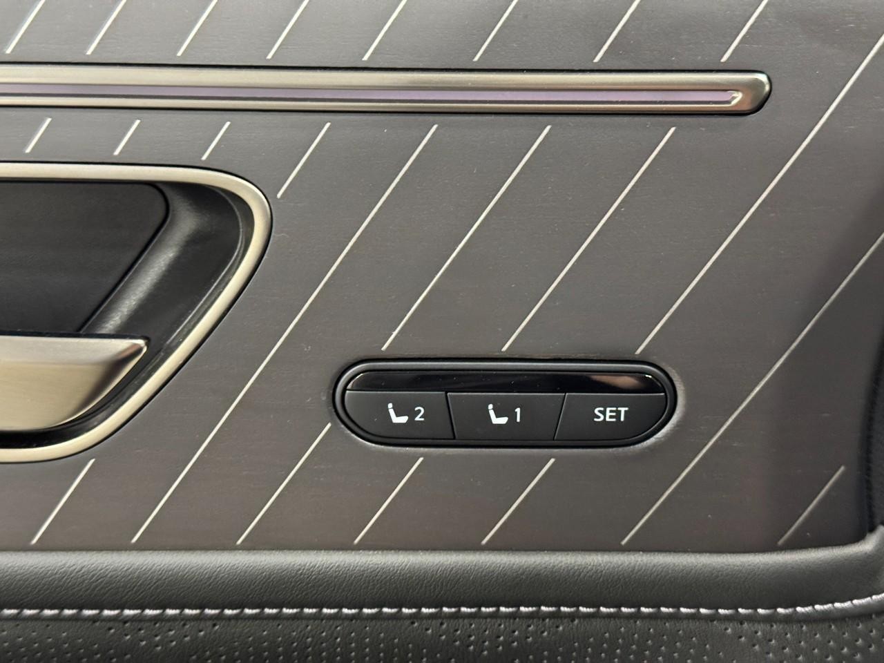 INFINITI QX80 Vehicle Full-screen Gallery Image 25