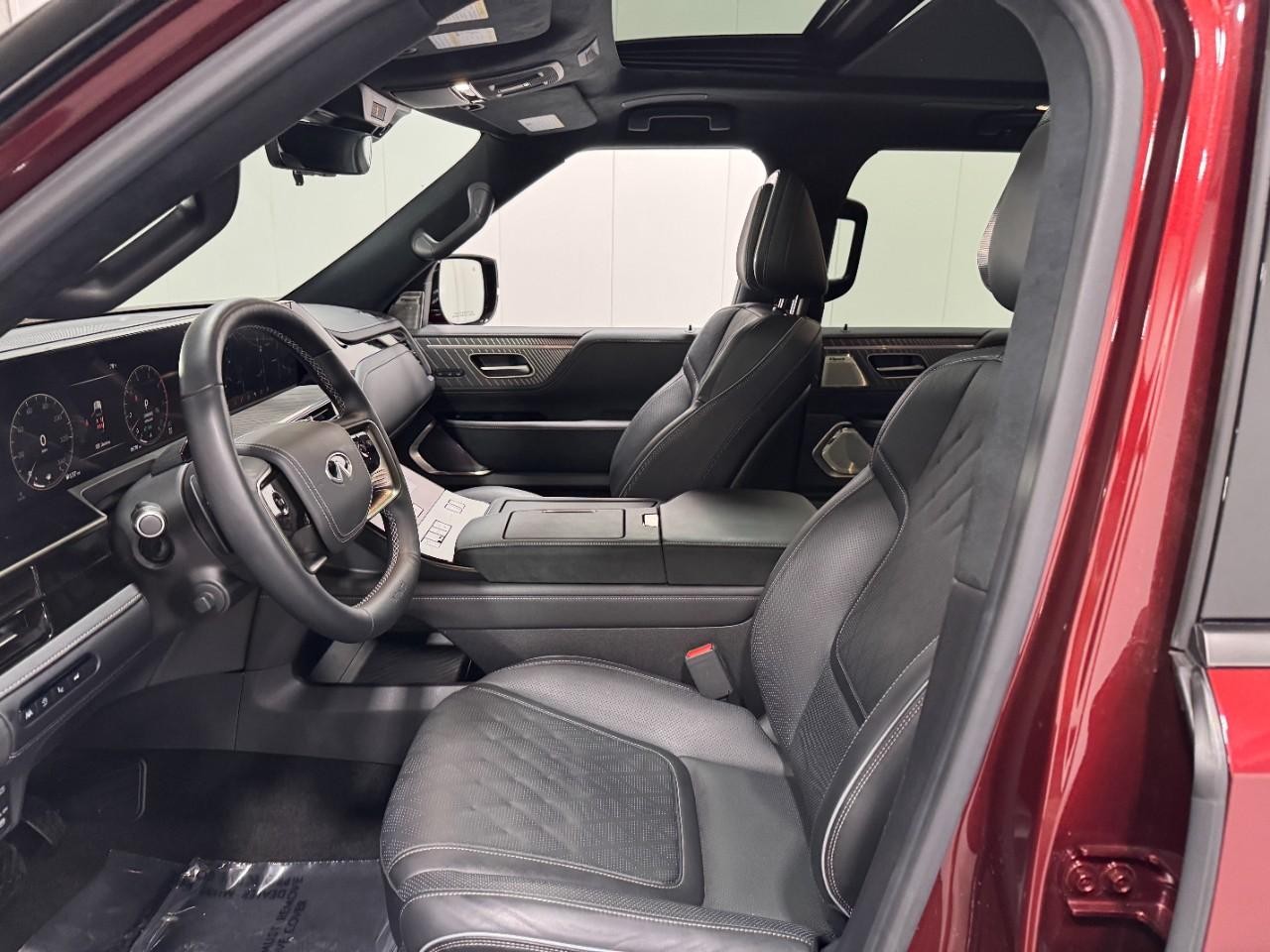 INFINITI QX80 Vehicle Full-screen Gallery Image 27