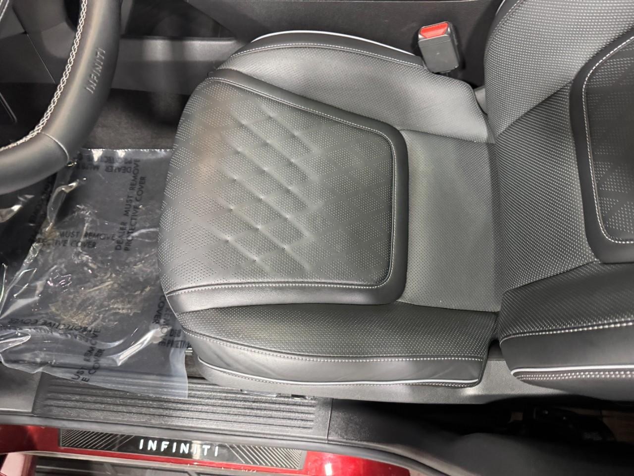 INFINITI QX80 Vehicle Full-screen Gallery Image 28