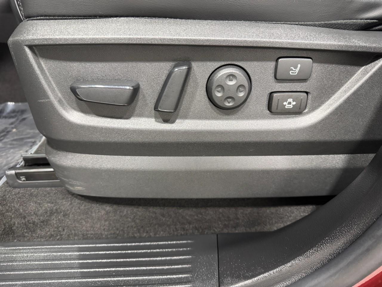 INFINITI QX80 Vehicle Full-screen Gallery Image 29