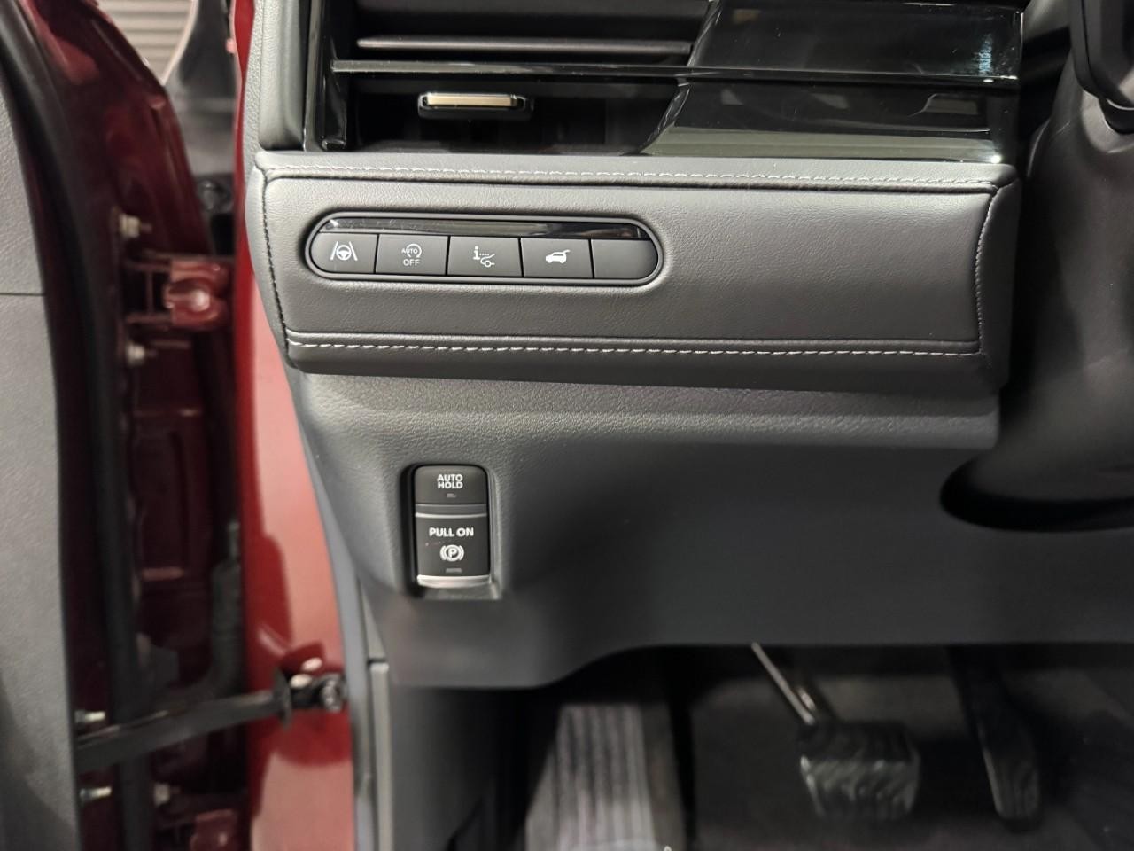 INFINITI QX80 Vehicle Full-screen Gallery Image 30