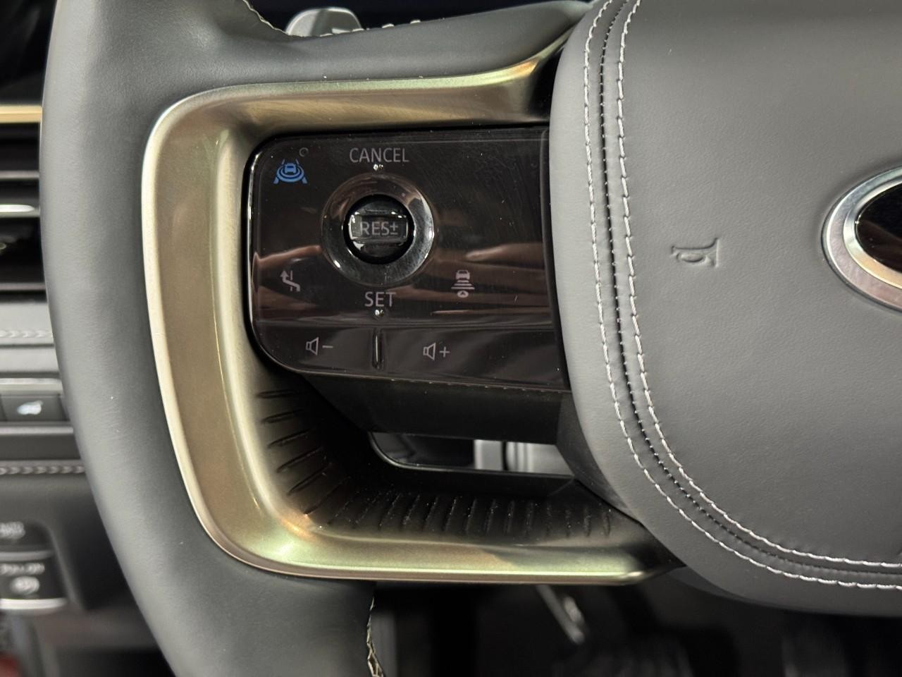 INFINITI QX80 Vehicle Full-screen Gallery Image 31