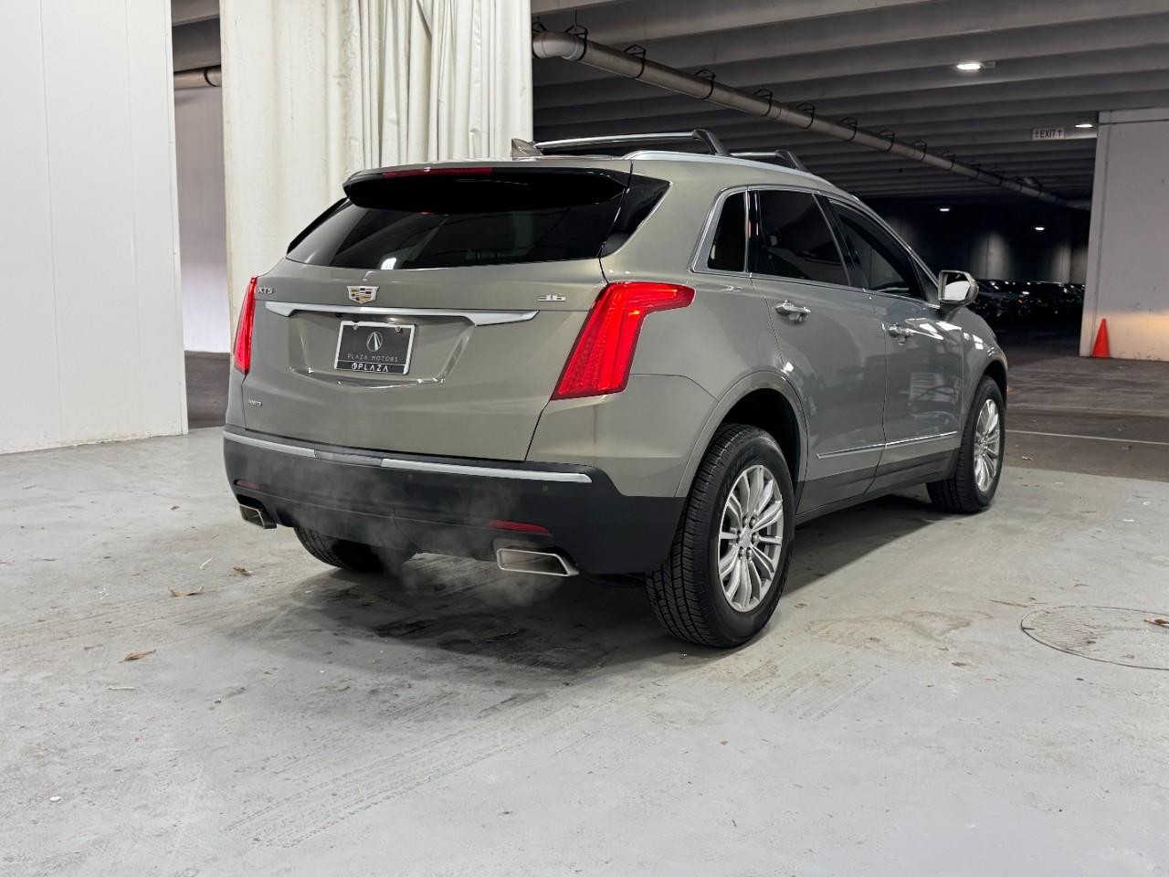 Cadillac XT5 Vehicle Full-screen Gallery Image 4