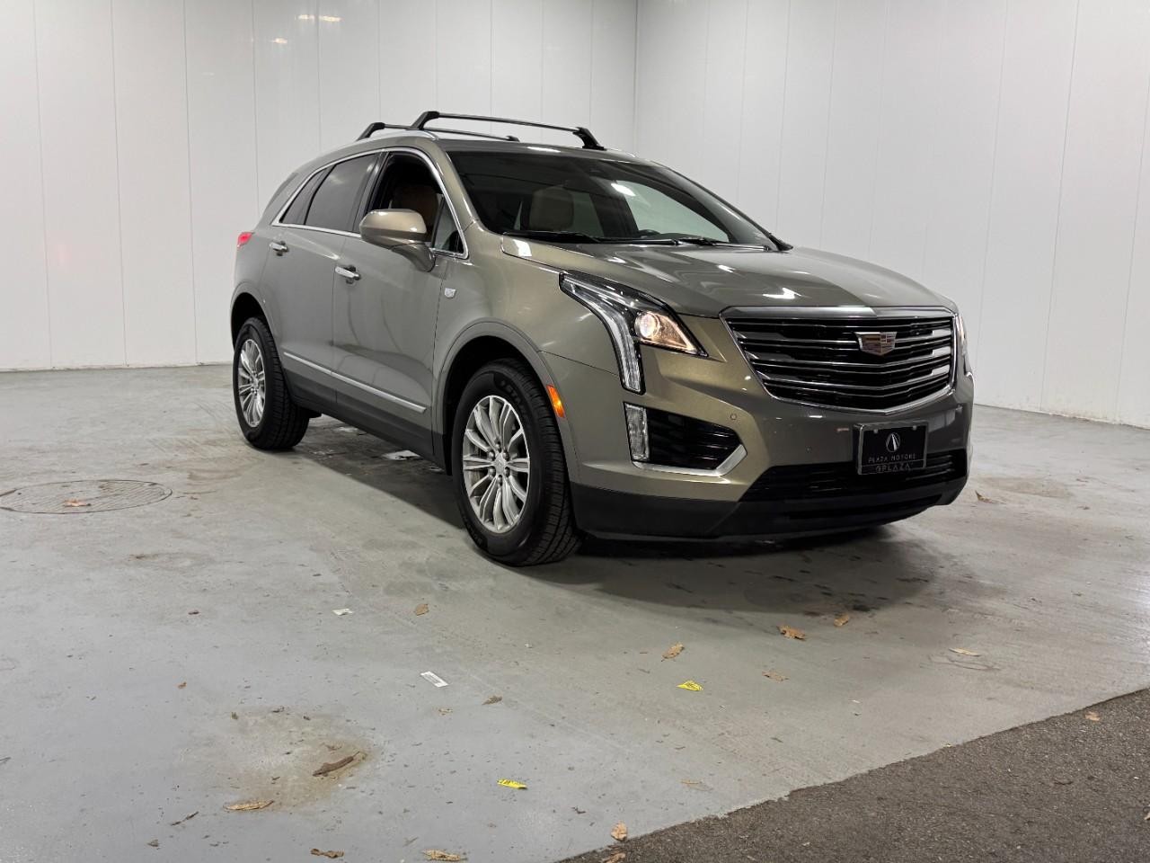 Cadillac XT5 Vehicle Full-screen Gallery Image 6