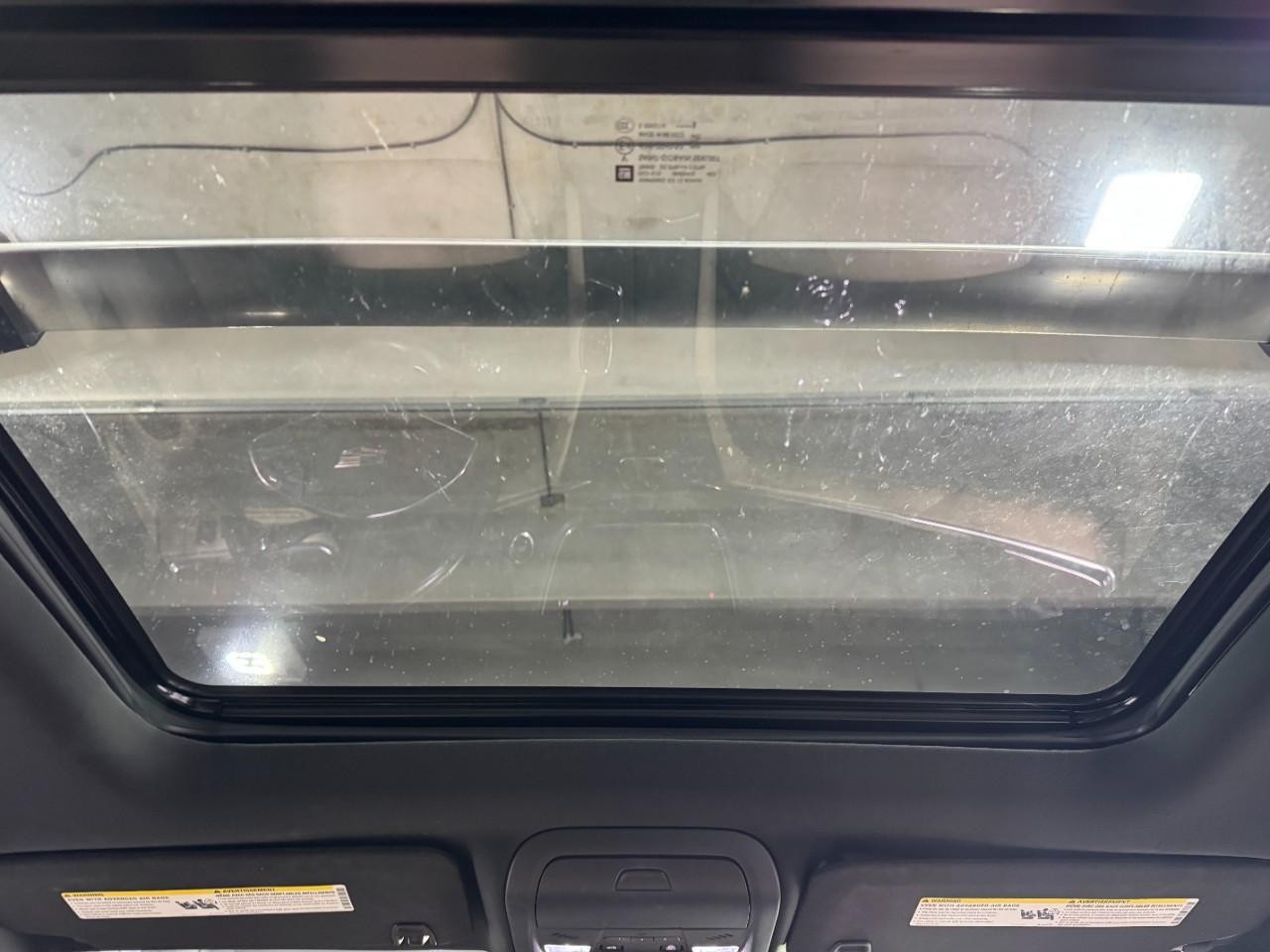 Cadillac XT5 Vehicle Full-screen Gallery Image 11