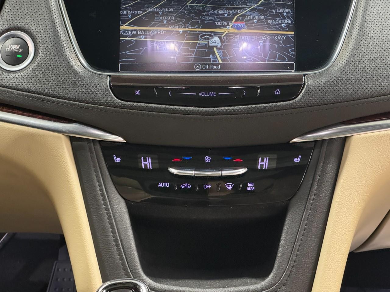 Cadillac XT5 Vehicle Full-screen Gallery Image 15