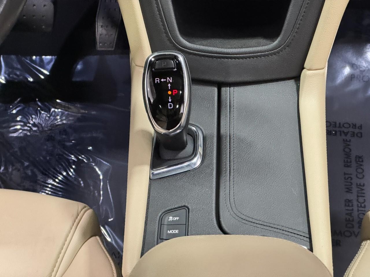 Cadillac XT5 Vehicle Full-screen Gallery Image 16