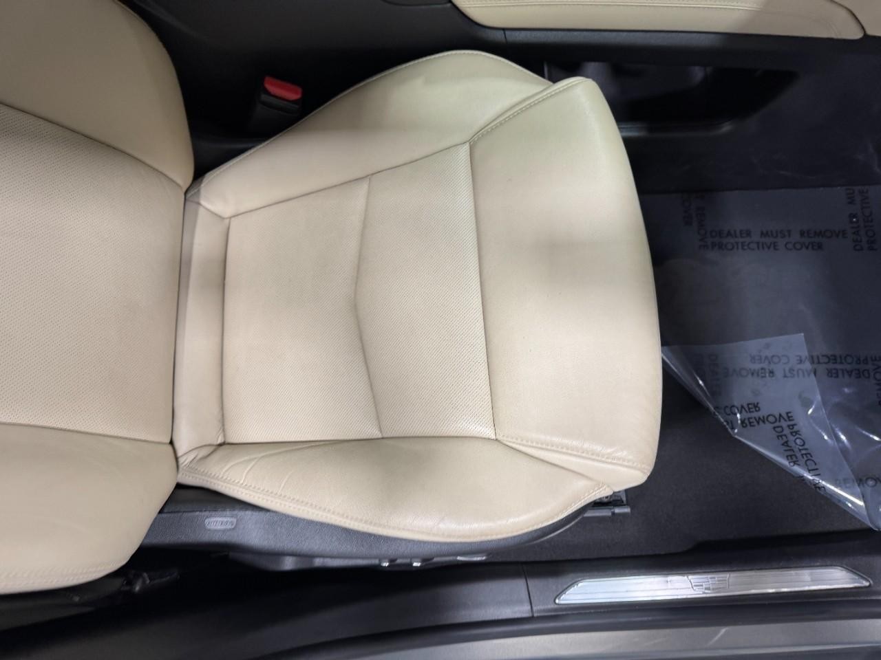 Cadillac XT5 Vehicle Full-screen Gallery Image 19