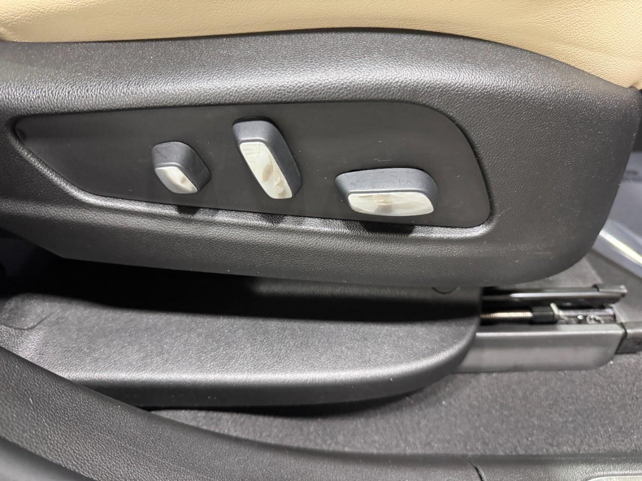 Cadillac XT5 Vehicle Full-screen Gallery Image 20