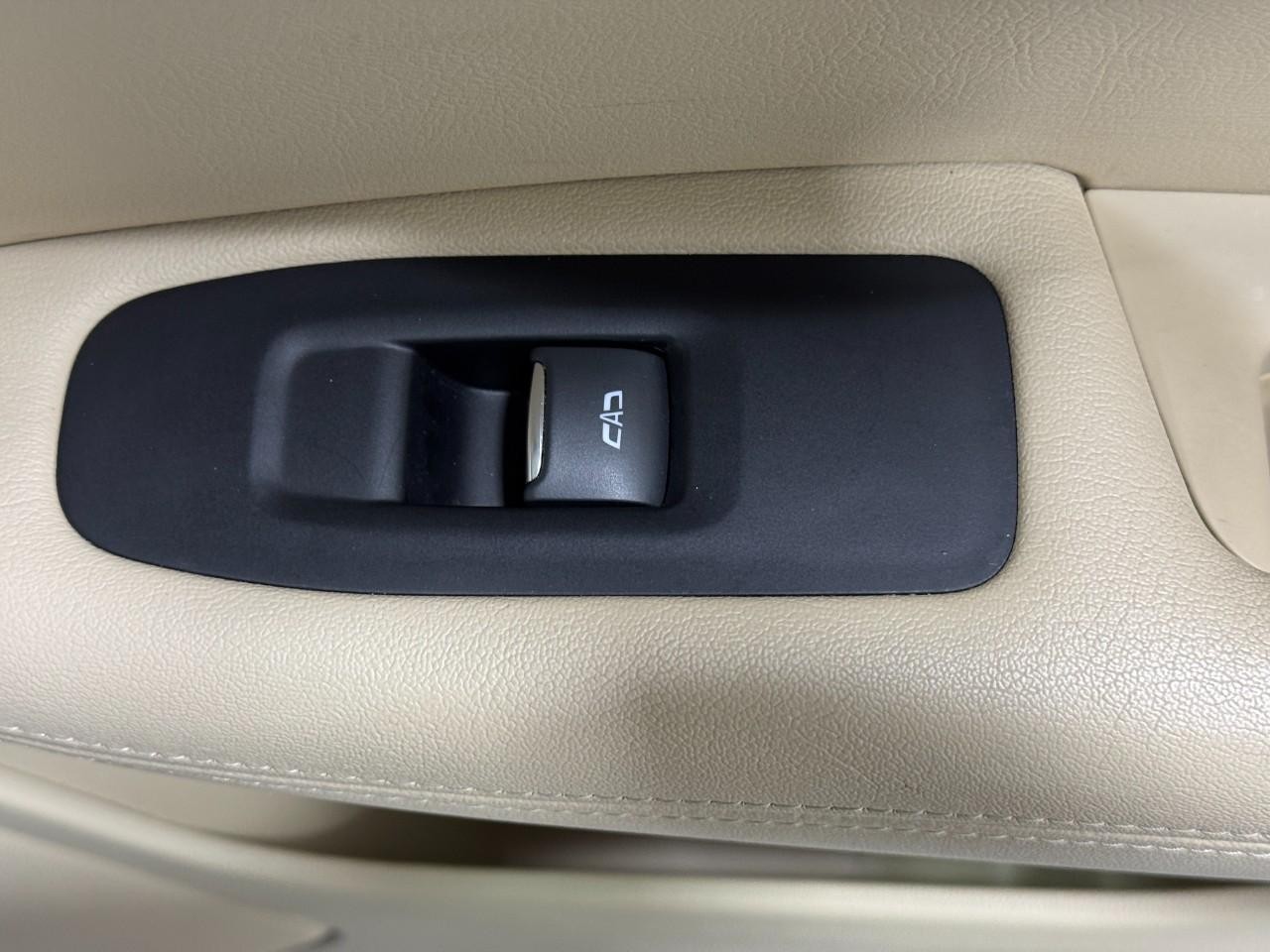 Cadillac XT5 Vehicle Full-screen Gallery Image 22