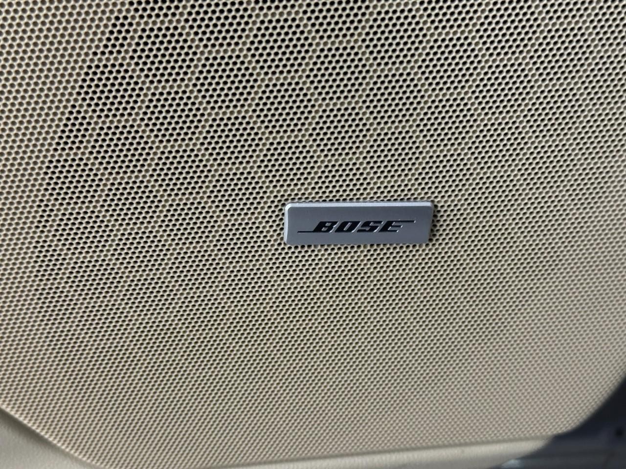 Cadillac XT5 Vehicle Full-screen Gallery Image 26