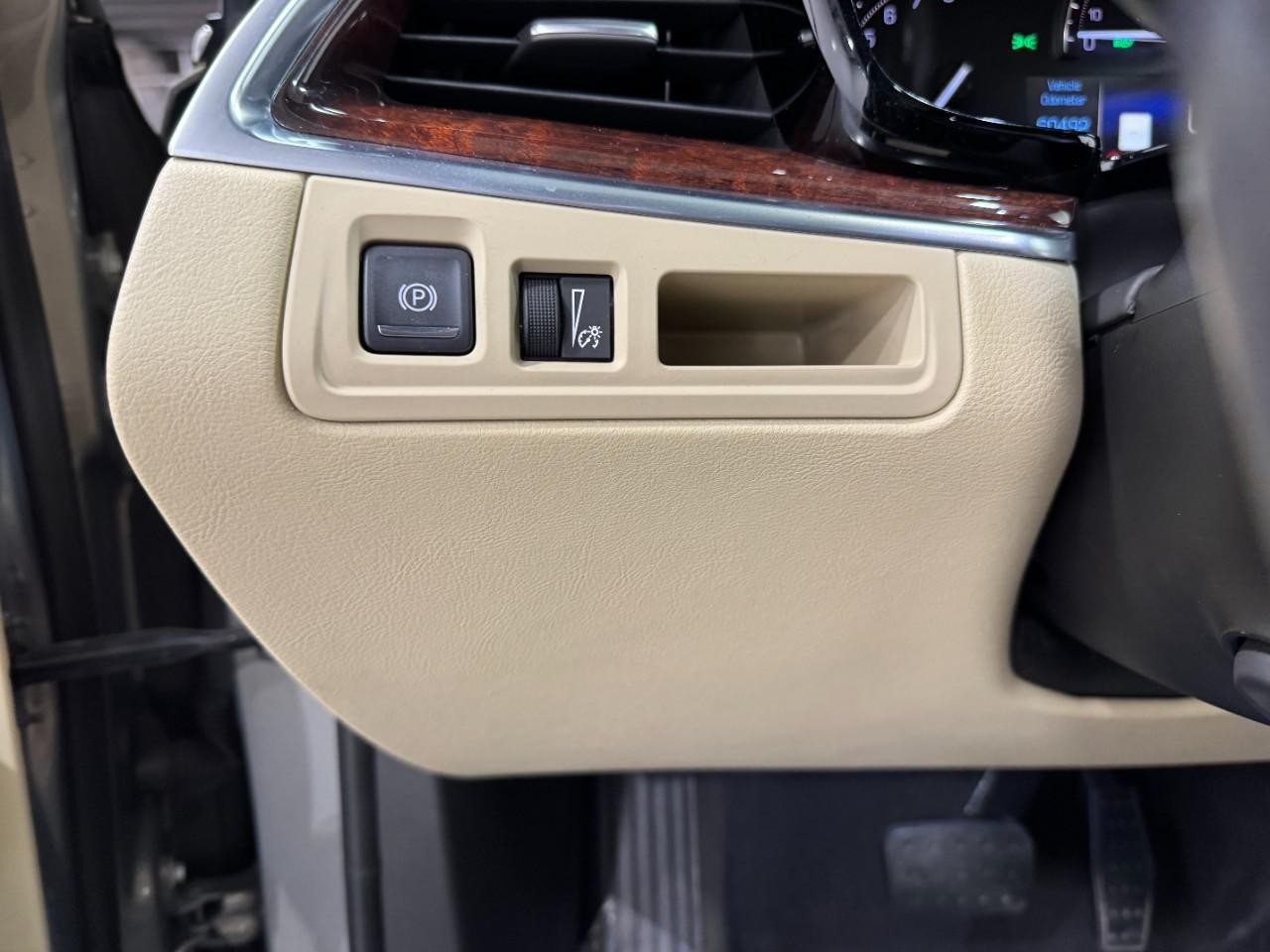 Cadillac XT5 Vehicle Full-screen Gallery Image 30