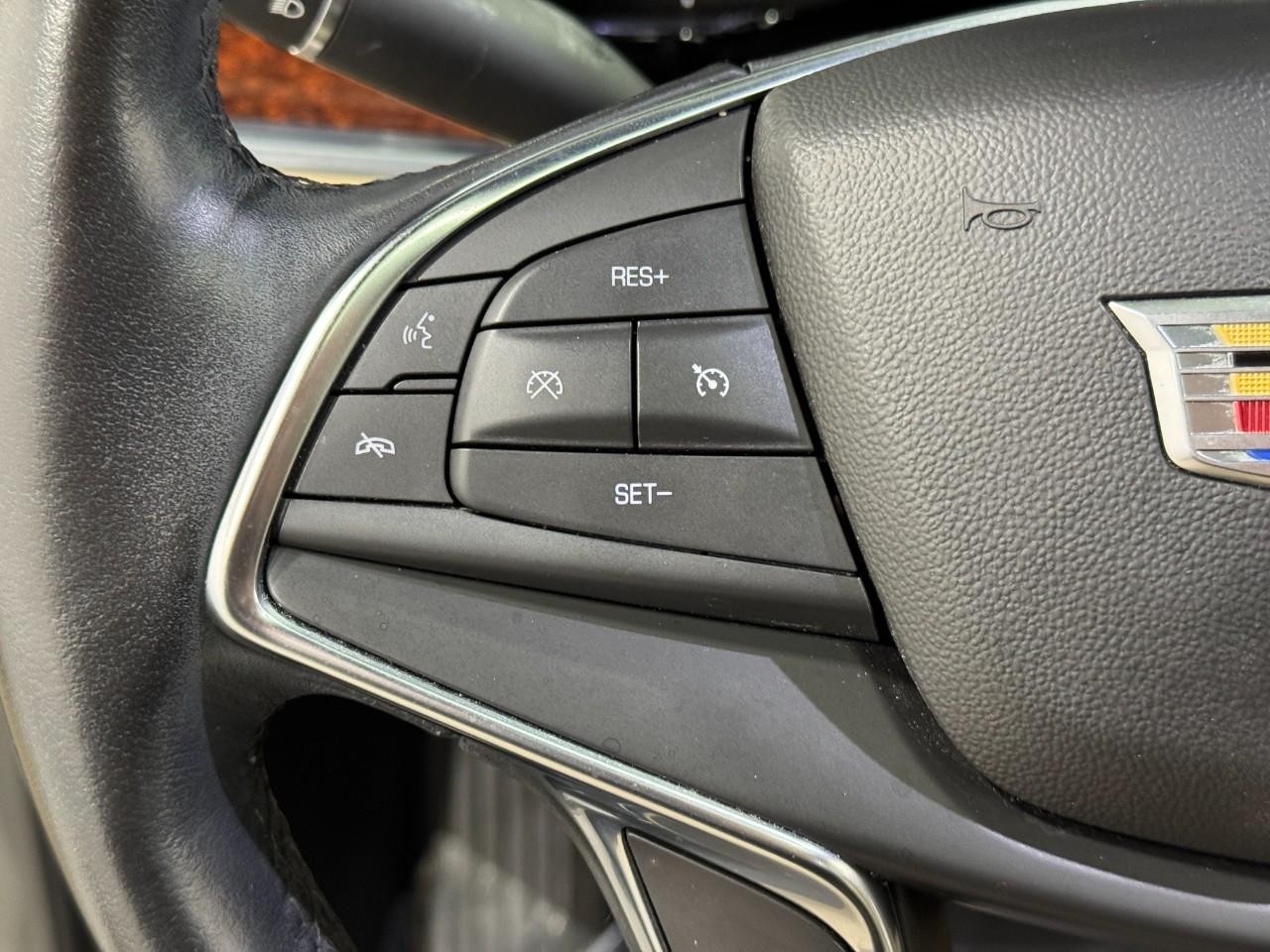 Cadillac XT5 Vehicle Full-screen Gallery Image 31