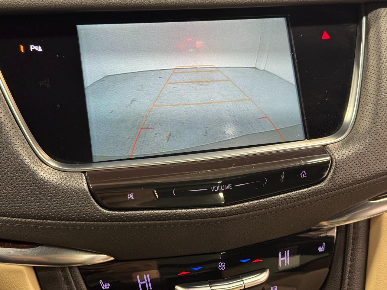 Cadillac XT5 Vehicle Full-screen Gallery Image 34