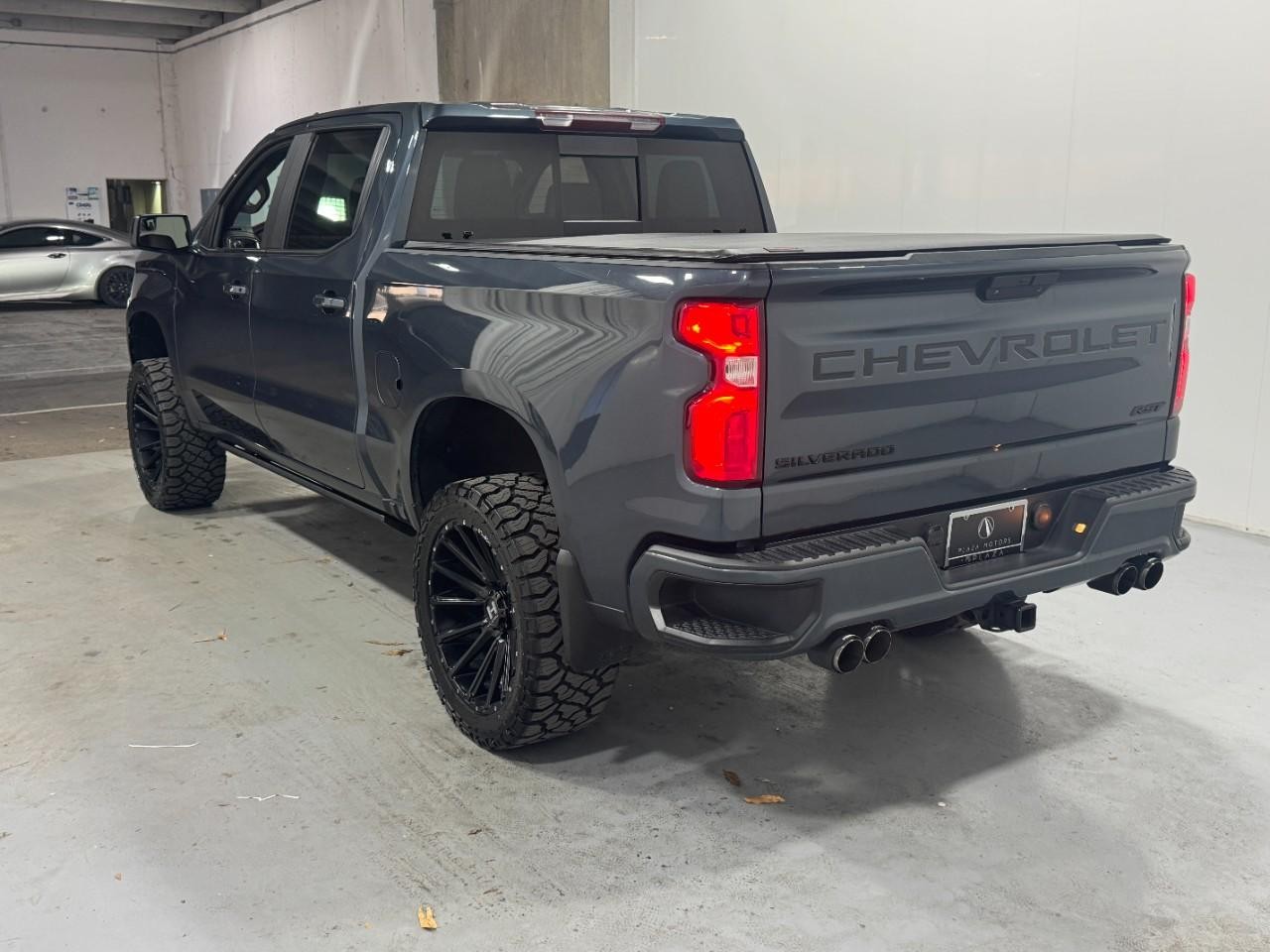 Chevrolet Silverado 1500 Vehicle Full-screen Gallery Image 3