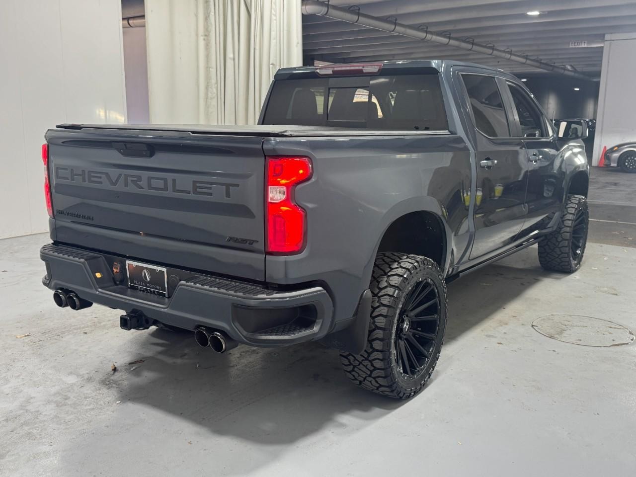 Chevrolet Silverado 1500 Vehicle Full-screen Gallery Image 4