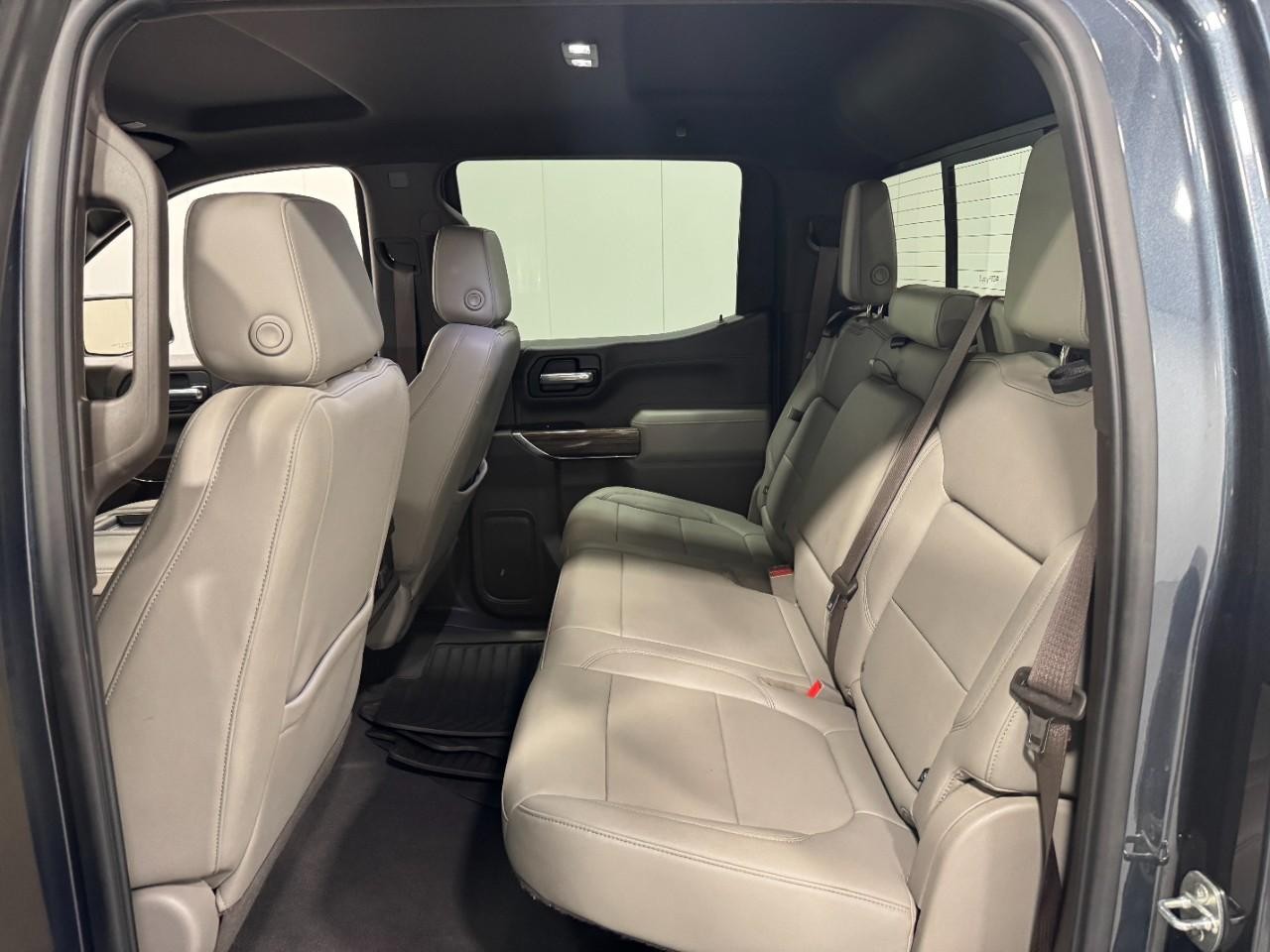 Chevrolet Silverado 1500 Vehicle Full-screen Gallery Image 8