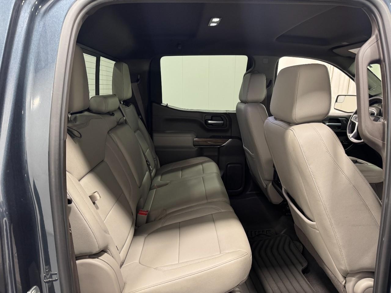 Chevrolet Silverado 1500 Vehicle Full-screen Gallery Image 10