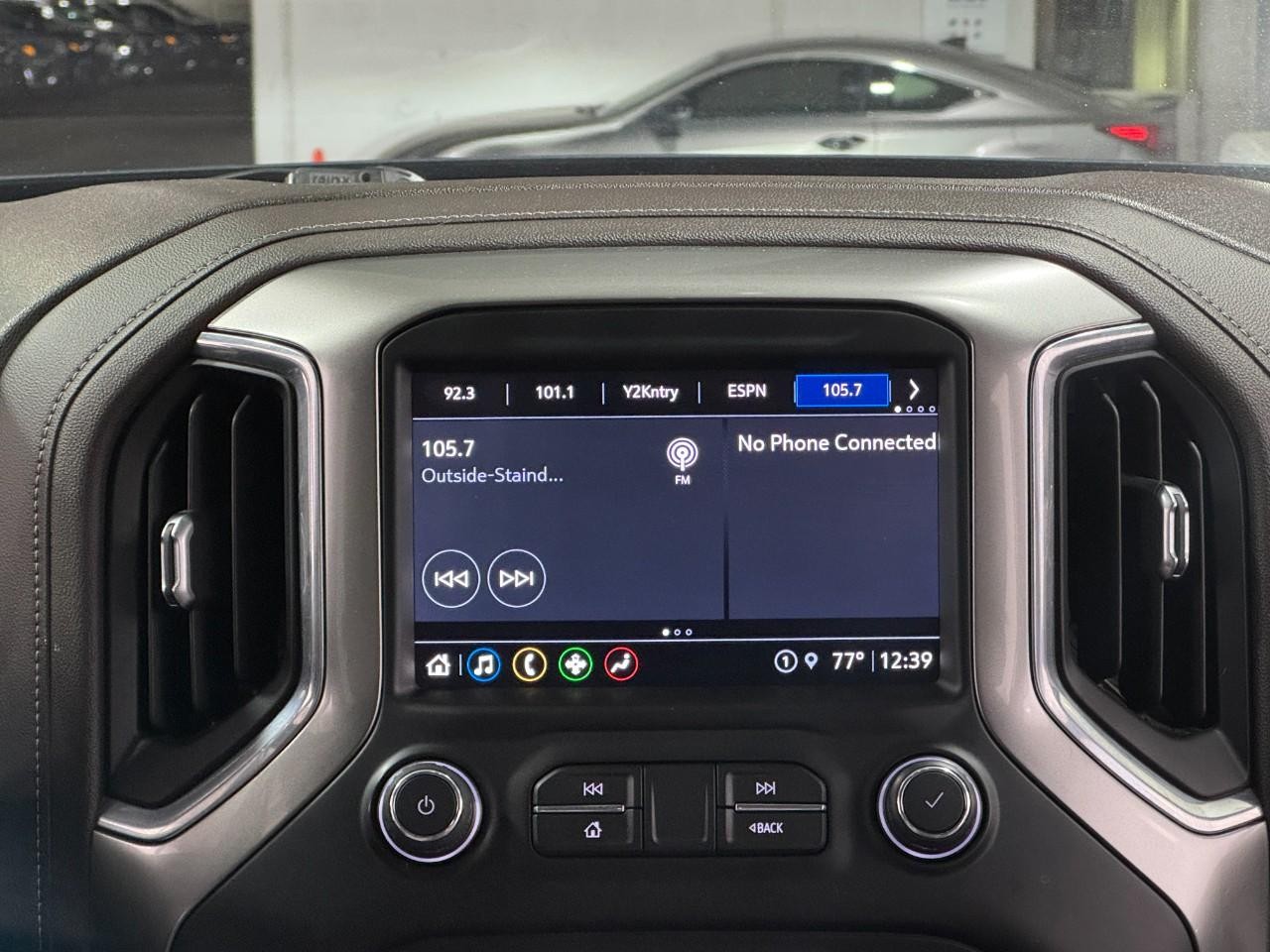 Chevrolet Silverado 1500 Vehicle Full-screen Gallery Image 13