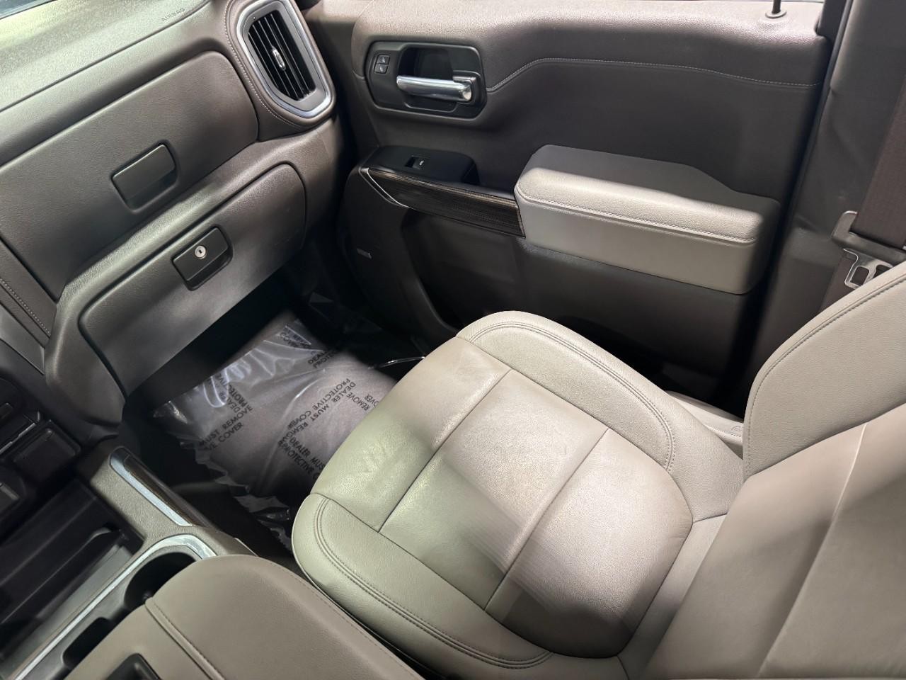 Chevrolet Silverado 1500 Vehicle Full-screen Gallery Image 15